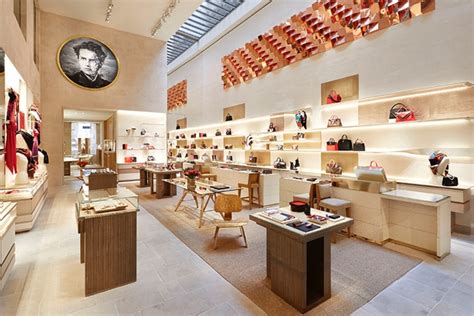 louis vuitton store layout